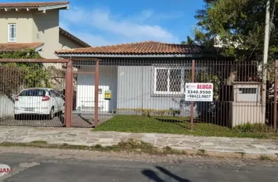 Casa com 3 quartos para alugar na rua general nestor silva soares, 198, três figueiras, porto alegre por r$ 7.500
