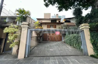 Casa com 4 quartos à venda na rua moema, 547, chácara das pedras, porto alegre por r$ 1.950.000