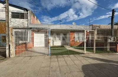 Casa com 2 quartos para alugar na rua maria montessori, 387, são sebastião, porto alegre por r$ 4.490