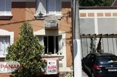 Casa em condomínio fechado com 3 quartos para alugar na Rua Tenente Ary Tarrago, 1720, Jardim Itu Sabará, Porto Alegre por R$ 2.800