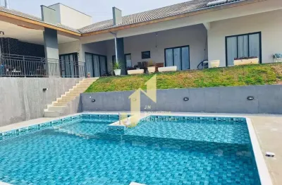 Casa a venda com 4 dormitórios e 1 suíte com closet no condomínio vale dos lagos