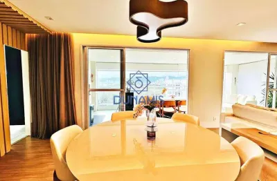 Maravilhoso apartamento na praia da enseada, com uma maravilhosa vista para o mar e montanha.