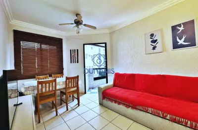 Apartamento reformado com sacada na Praia das Astúrias, área nobre do Guarujá