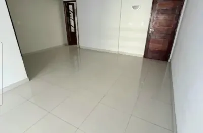 Alugo lindo apto 110m2, bem localizado, 3quartos, dependência, nascente, com varanda, salão de festas e churrasqueira