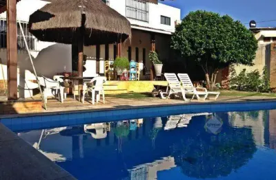 Excelente casa em ponta negra com piscina, churrasqueira, 5 suítes, a 280 m da praia, wifi