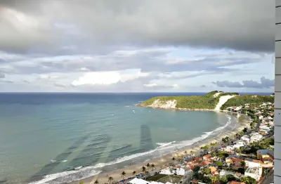 Apartamento de frente para o mar, 200 m da praia, 2 suítes, piscina, wifi. blue ocean