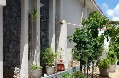 Casa com 4 quartos à venda na Rua Carlos Gomes, 3577, Candelária, Natal