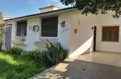 Ampla casa bem localizada para locação no cobiçado bairro de capim macio