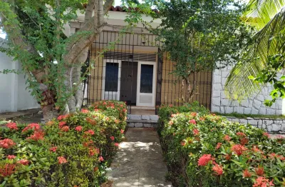 Excelente para escritório! casa de esquina com 4 quartos, sendo 1 suíte, em lagoa nova.