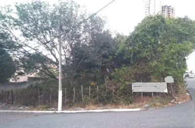 Terreno de esquina com 960 m² no Conjunto Alagamar em Ponta Negra