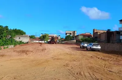 Lote de 1.500m², frente total para a estrada do coco- excelente localização.