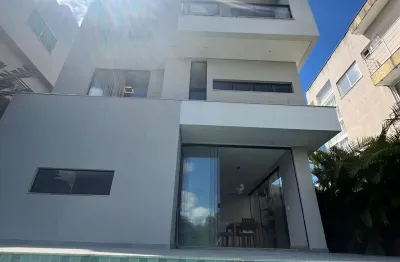 Casa tríplex completa com piscina e energia solar para locação alphaville litoral norte 2