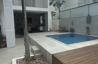 Excelente casa para locação em buraquinho 4/4 suítes com piscina privativa