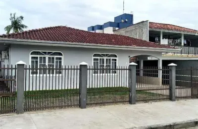 Casa com 4 dormitórios à venda, 250 m² por r$ 800.000,00 - iririú - joinville/sc