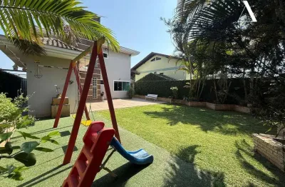 Casa com amplo jardim e área externa à venda, 185 m² por r$ 930.000 - floresta - joinville/sc