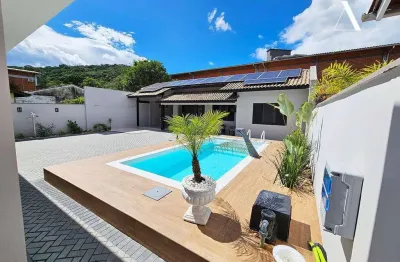 Casa plana de alto padrão com piscina no bairro glória emjoinville / sc.