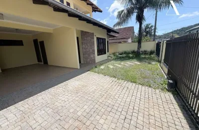 Casa com 3 dormitórios à venda com piscina e extensa área gourmet, 255 m² por r$ 1.600.000 - saguaçu - joinville/sc