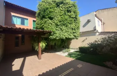 Excelente casa em nova aroeira com entrada e saida para 2 ruas