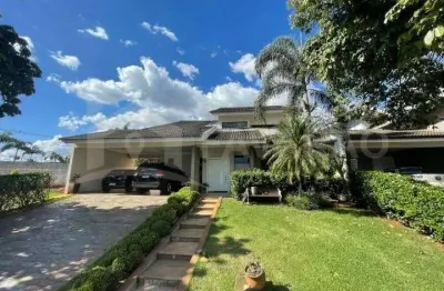 Casa Alto Padrão em Condomínio Residencial Horto Florestal
Disponível em março/26