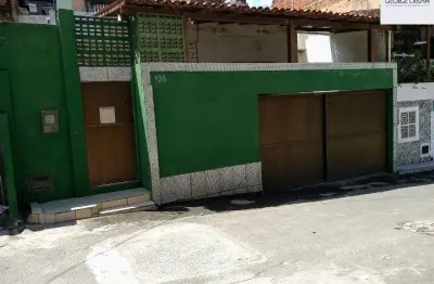 Casa térrea livre e solta em rua publica com total privacidade, murada e monitorada aqui na rua da amendoeira do jardim imperial em pituaçú salvador
