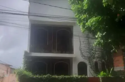 Casa três pavimentos tipo apartamento com 453, 22 m² construída com 7 quartos 3 salas varanda para vender nos barris centro de salvador bahia