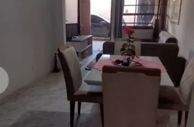Casa com 2  quartos e varanda no anil em jacarepaguá