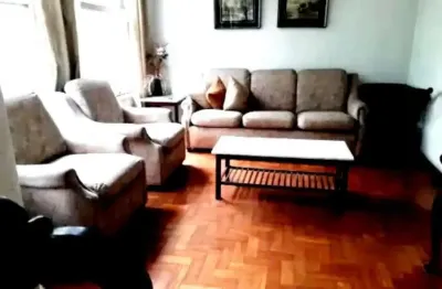 Apartamento , com 3 quartos , na quadra da praia no leblon