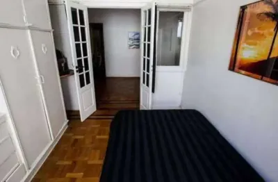 Apartamento com 2 quartos na melhor localização de ipanema.