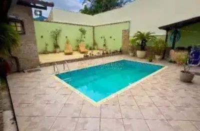 Casa duplex , em vargem grande , com 4 suítes, piscina e painel solar.
