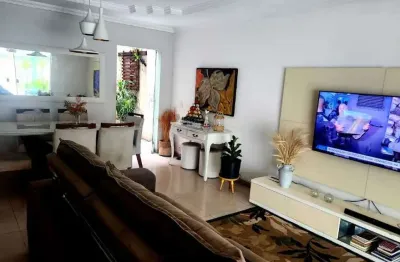 Casa duplex com 3 quartos , na freguesia de jacarepaguá.