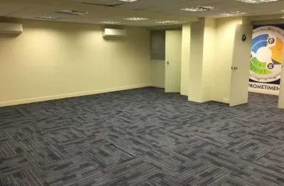 Comercial com andar inteiro, dividido em salas , no centro.