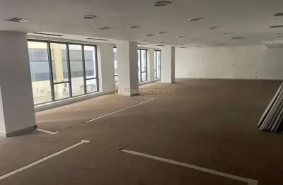Locação de sala comercial no centro da cidade com 210m²