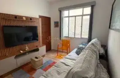 Venda de apartamento reformado com 2 quartos no centro da freguesia