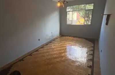 Apartamento com 2 Quartos e Dependência de Empregada a Venda em Irajá