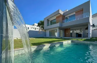 Casa em condomínio com 3 suítes e área gourmet em ilha de guaratiba – 300m²