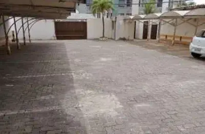 Galpão com 200 metros no costa azul, frente de rua, com terreno de 700,00 m²