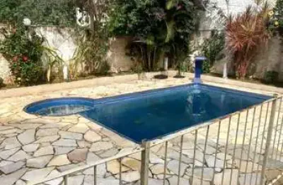 Aluga-se apartamento dois dormitorios com piscina cidade tiradentes