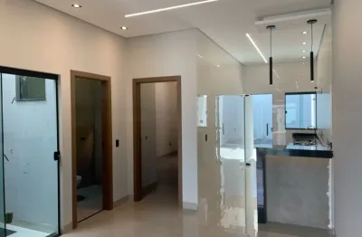 Linda Casa com 2 quartos, sendo 1 suíte no Jardim Europa - Uberlândia - MG