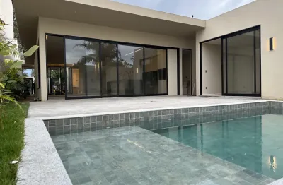 Linda Casa Pronta para morar com 3 suítes no Cidade Jardim - Uberlândia - MG