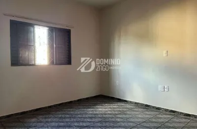Casa com 3 dormitórios, 220 m² - venda por r$ 700.000 ou aluguel por r$ 3.011/mês - serra dourada -