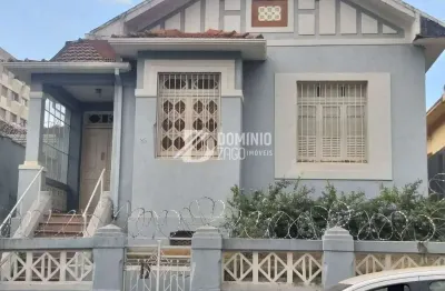 Casa com 4 quartos para alugar na Rua Olegário Maciel, Centro, Uberaba