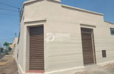 Casa comercial com 2 salas para alugar na Rua Veríssimo, São Benedito, Uberaba