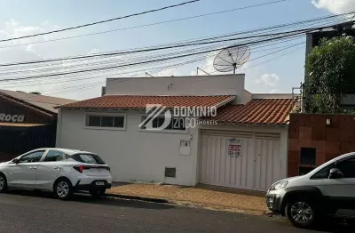 Casa com 5 quartos para alugar na Rua Vigário Carlos, Nossa Senhora da Abadia, Uberaba