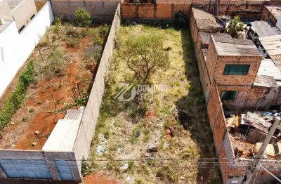 Terreno à venda na Rua Sete, Jardim Itália, Uberaba