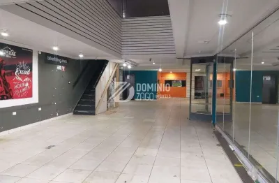 Galpão com mezanino no início da av. nossa senhora do desterro.