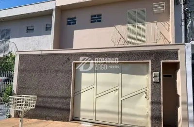 Sobrado para Locação 3 Quartos, 1 Suite, 2 Vagas, 156M², Santa Maria, Uberaba - MG
