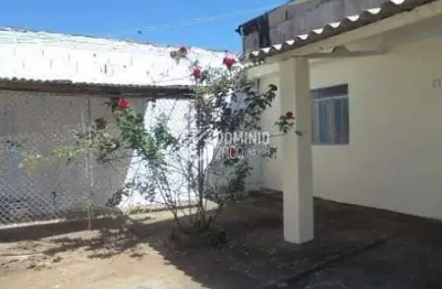 Casa com 2 dormitórios para alugar, 50 m² por R$ 650,00/mês - Mercês - Uberaba/MG