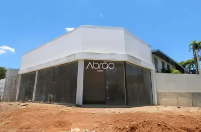 Loja ampla para alugar no água verde – 250 m² e estacionamento | ref