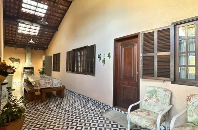 Casa térrea 4 quartos + barracão 160m2 em rua sem saída