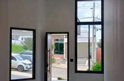 Casa ampla com churrasqueira, 3 suítes e quintal para sua família